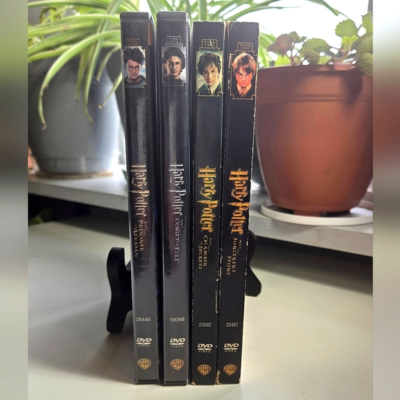 Harry Potter Movies 1-4 DVDs - Picture 1 of 5